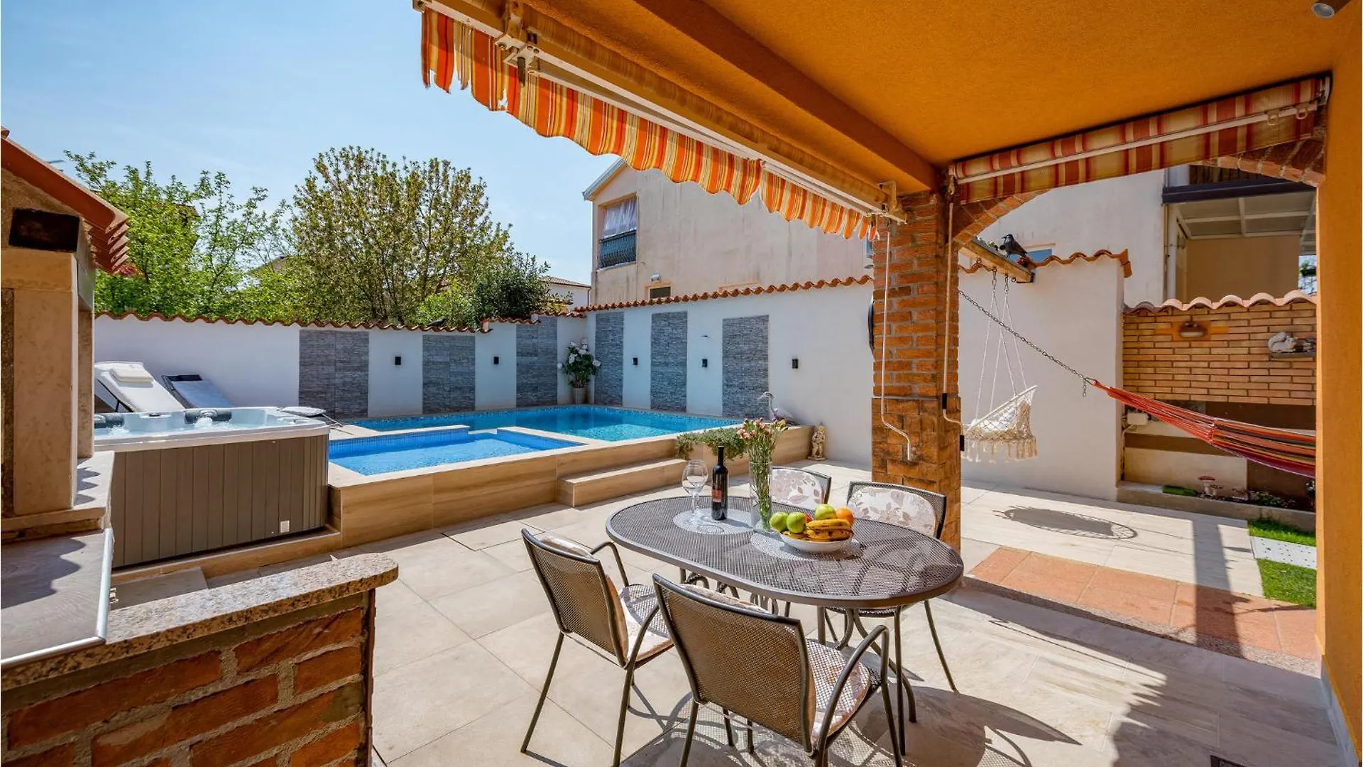 Gorgeous Apartment In Baderna With Jacuzzi