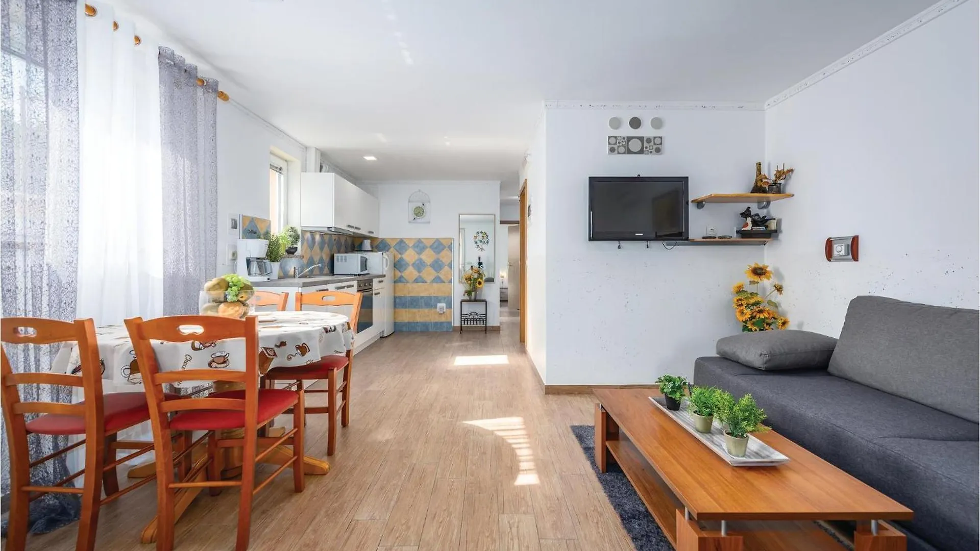 Gorgeous Apartment In Baderna With Jacuzzi 0*,  Croatia