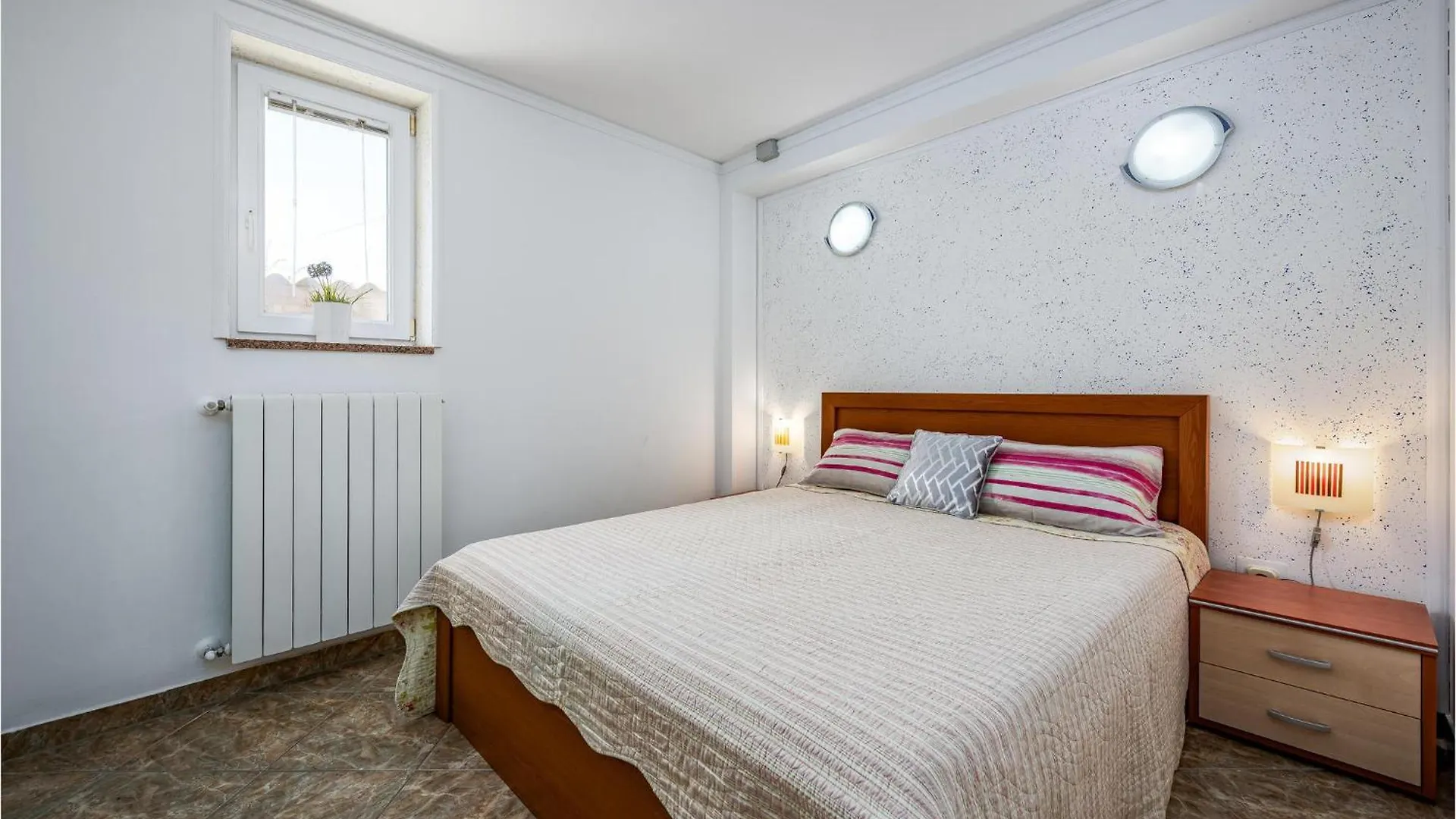 Gorgeous Apartment In Baderna With Jacuzzi