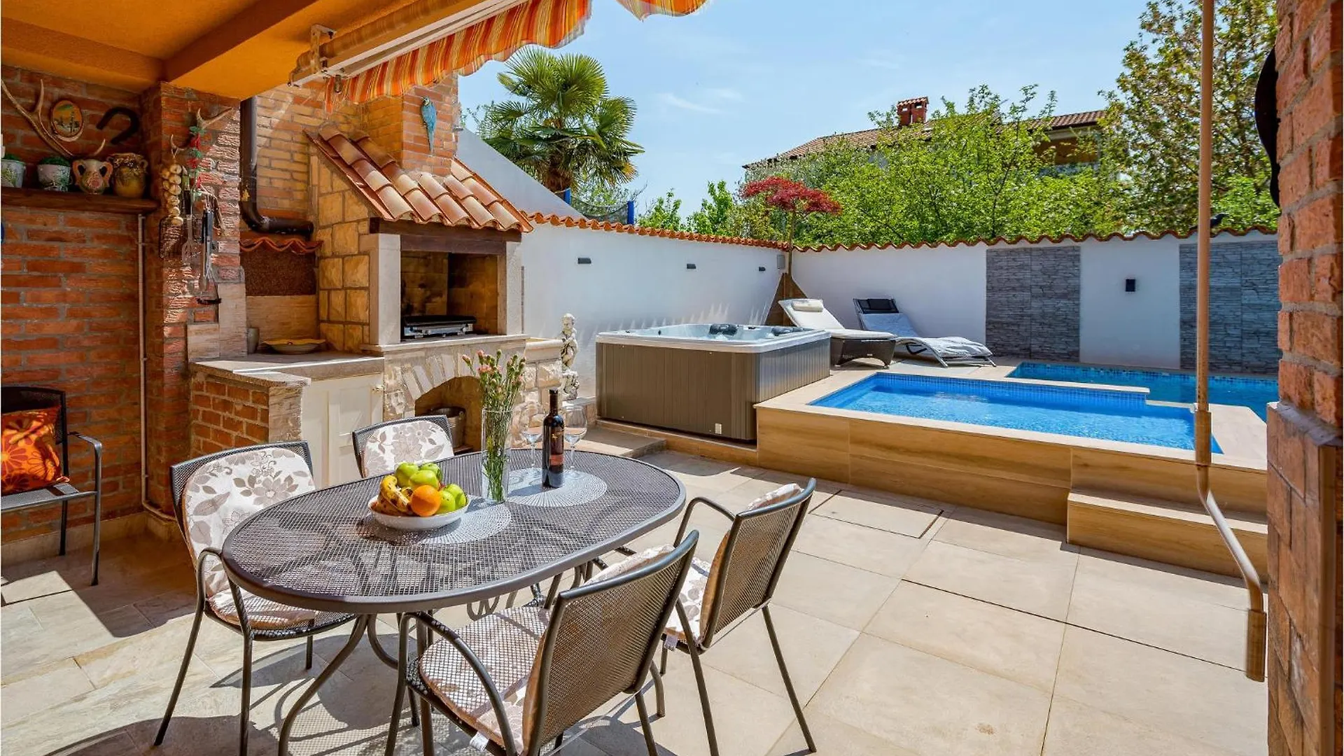 Gorgeous Apartment In Baderna With Jacuzzi 0*,
